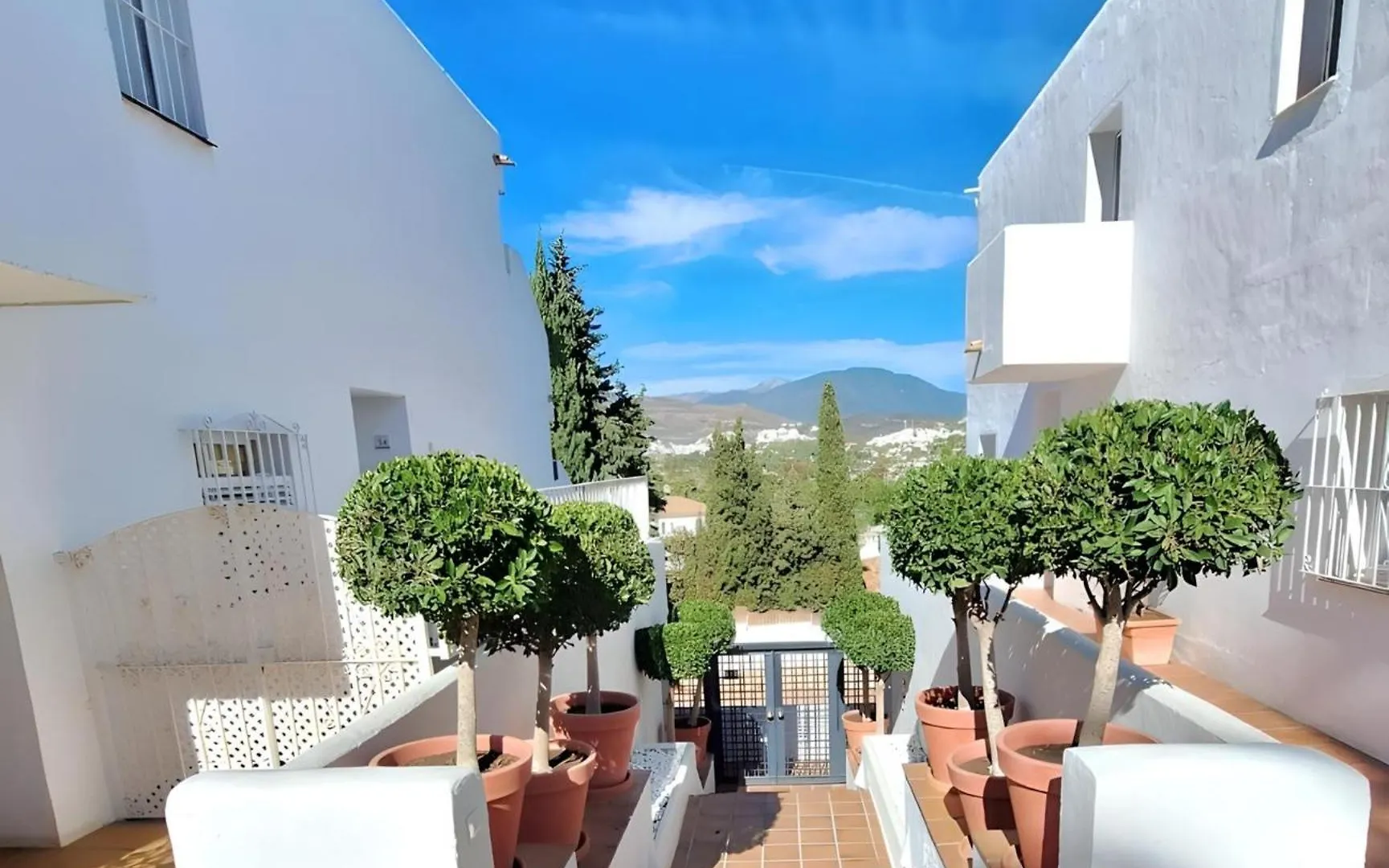 Gorgeous 2Br Apt. W/ Mountain View Puerto Banus Marbella Španělsko