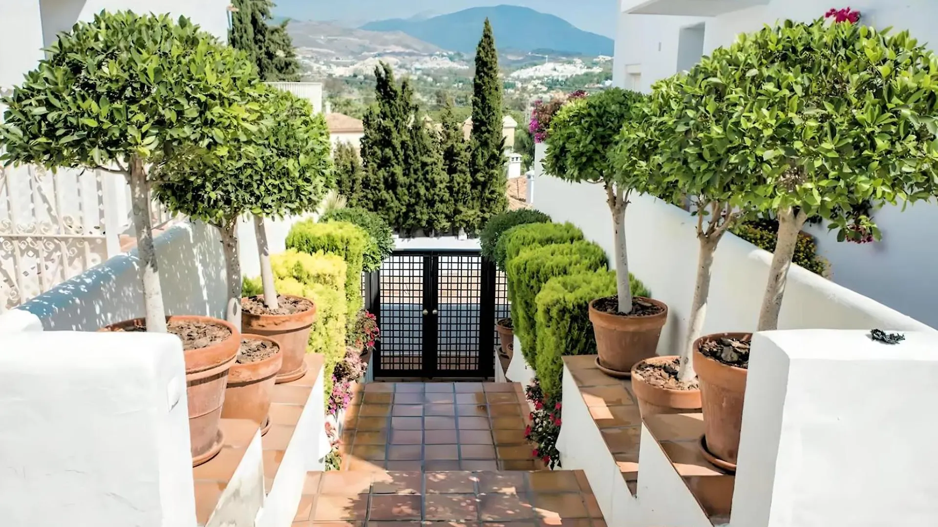 Gorgeous 2Br Apt. W/ Mountain View Puerto Banus Marbella Španělsko